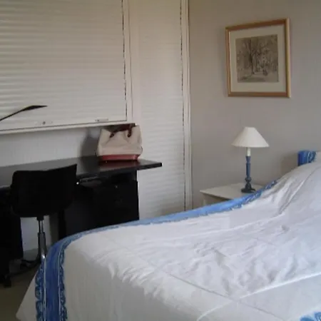 Le Clos Des Carmes Bed and Breakfast