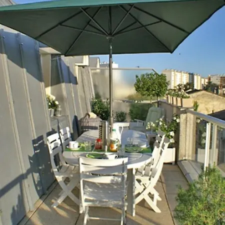 לינה וארוחת בוקר Le Clos Des Carmes *